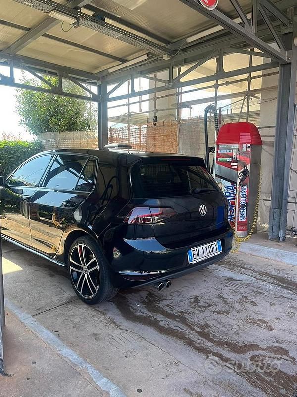 Nero Usata 2014 VW Golf Tre volumi | 7990 € (Buon prezzo) - Immagine 1/4