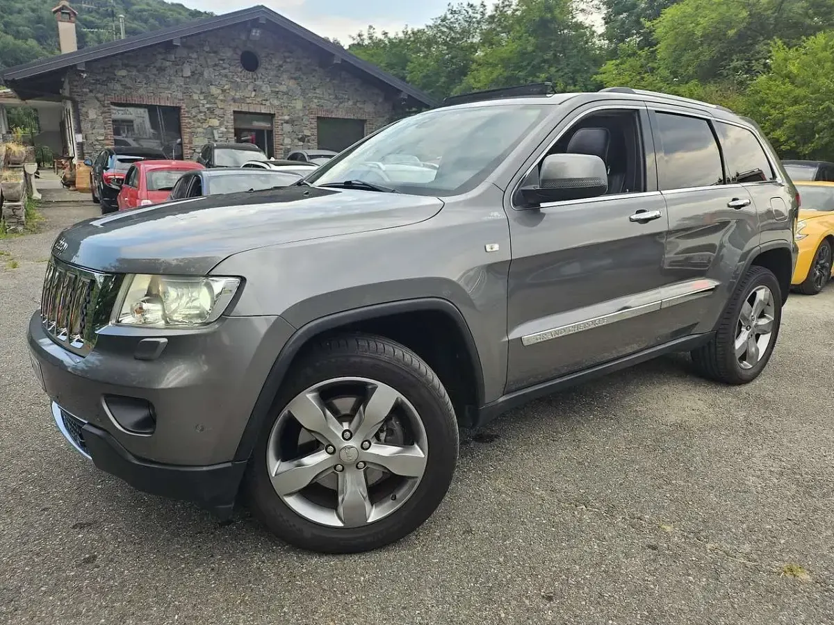 Usata Jeep Grand Cherokee Overland 241 CV (177 kW) 2011 Grigio SUV