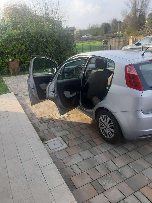 Usata Fiat Grande Punto Dynamic 65 CV (47 kW) 2006 Argento Utilitaria