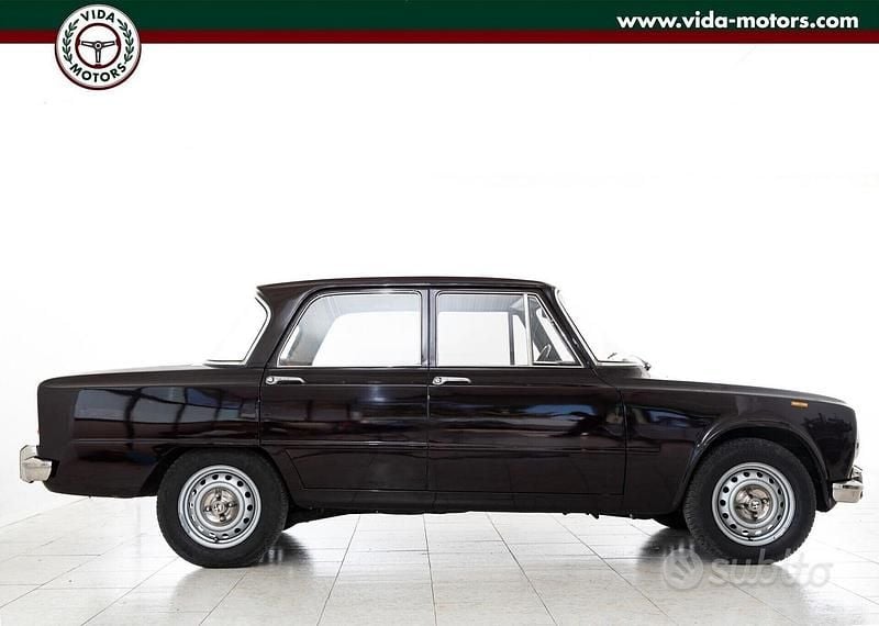 Usata Alfa Romeo Giulia Super 89 CV (65 kW) 1970 Marrone Berlina