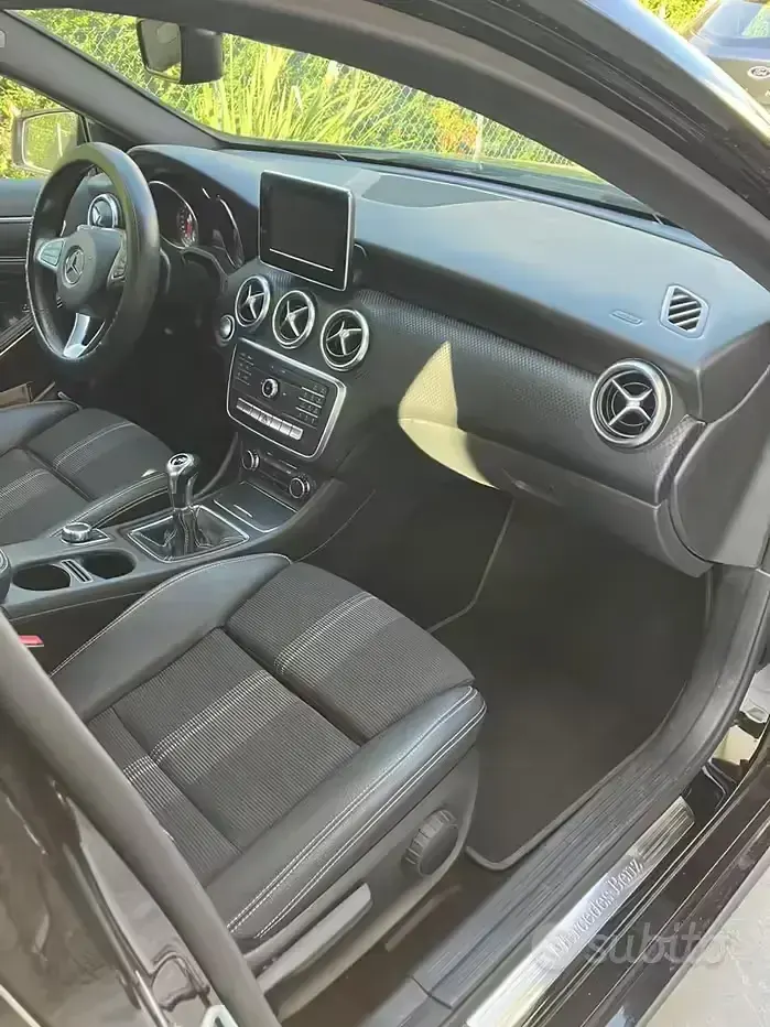 Usata Mercedes A160 90 CV (66 kW) 2017 Nero Berlina