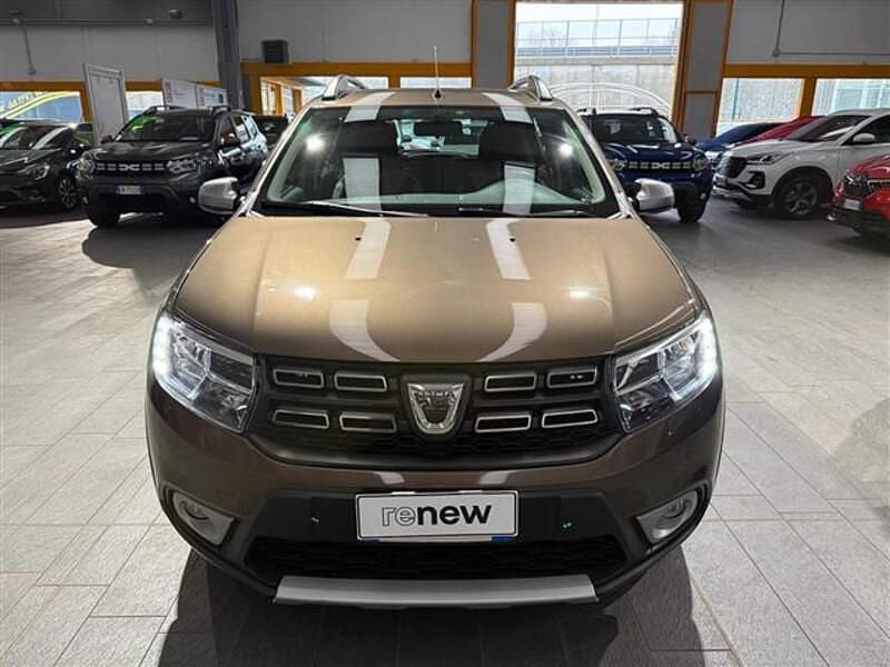 Usata Dacia Sandero Acces 101 CV (74 kW) 2020 Marrone Utilitaria