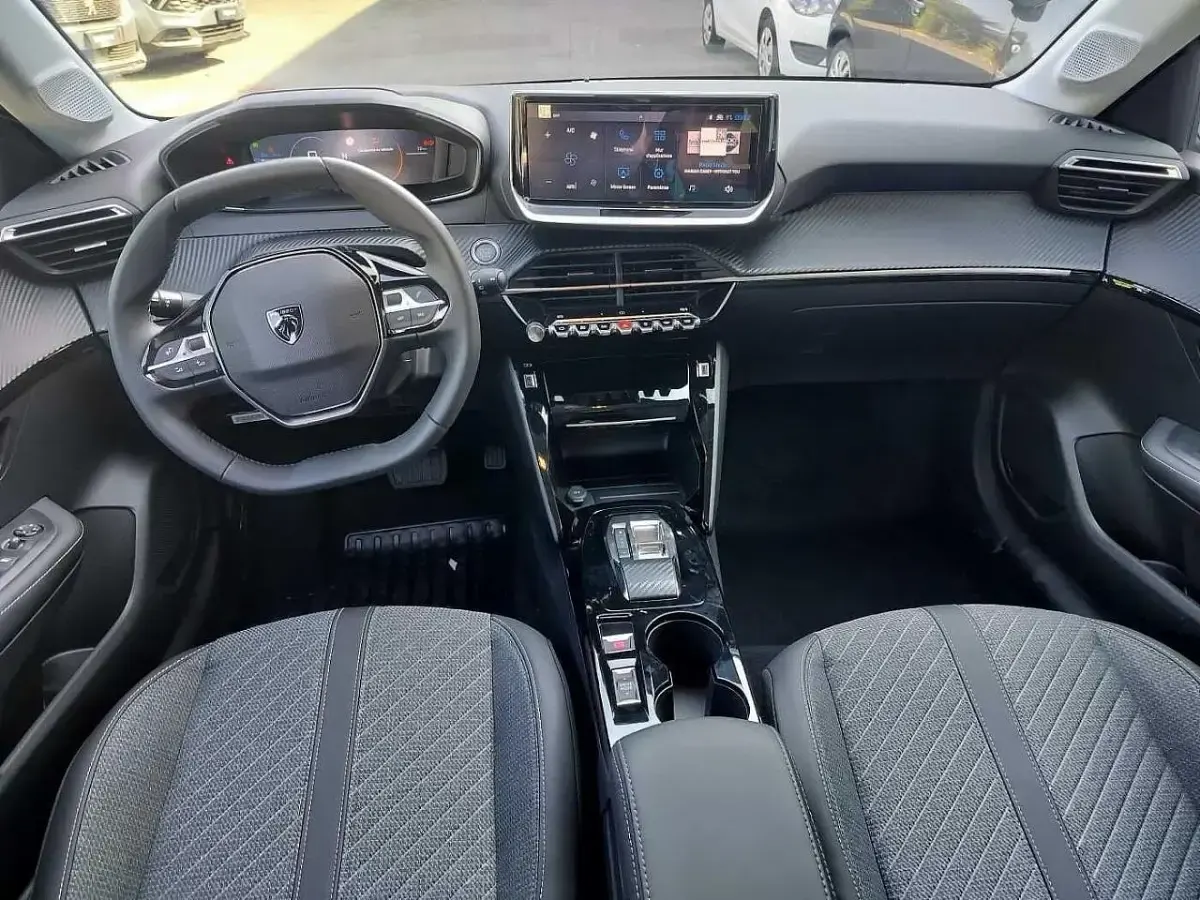 Nuova Peugeot e-208 Allure 100 kW (136 CV) 2026 Nero Utilitaria