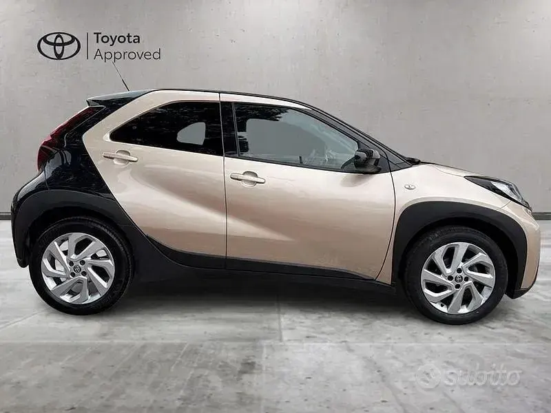 Usata Toyota Aygo X Trend 72 CV (52 kW) 2022 Giallo SUV