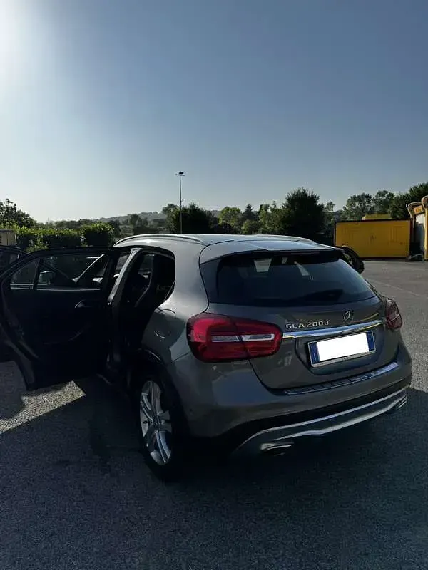 Usata Mercedes GLA200 136 CV (100 kW) 2017 SUV