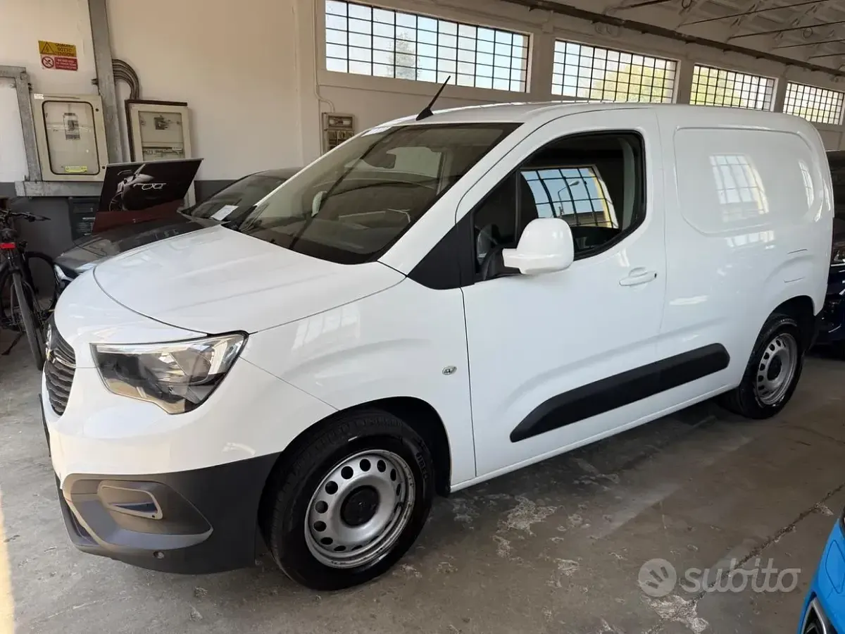 Usata Opel Combo Edition 131 CV (96 kW) 2020 Bianco Monovolume