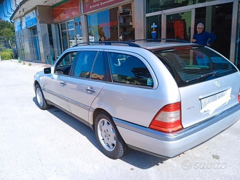 Usado Mercedes C200 Elegance 194 CV (142 kW) 1997 Gris Familiar
