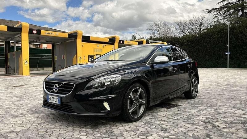 Usata Volvo V40 R-Design Kinetic 120 CV (88 kW) 2016 Berlina