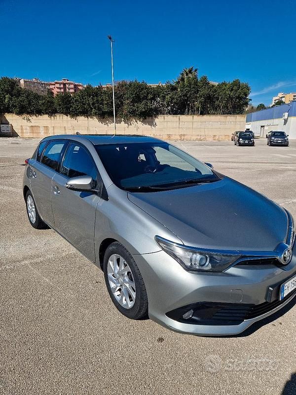 Usata Toyota Auris 2017 Grigio Berlina