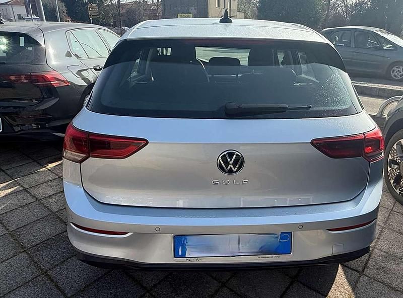 Usata VW Golf VIII Life 110 CV (80 kW) 2022 Argento Berlina