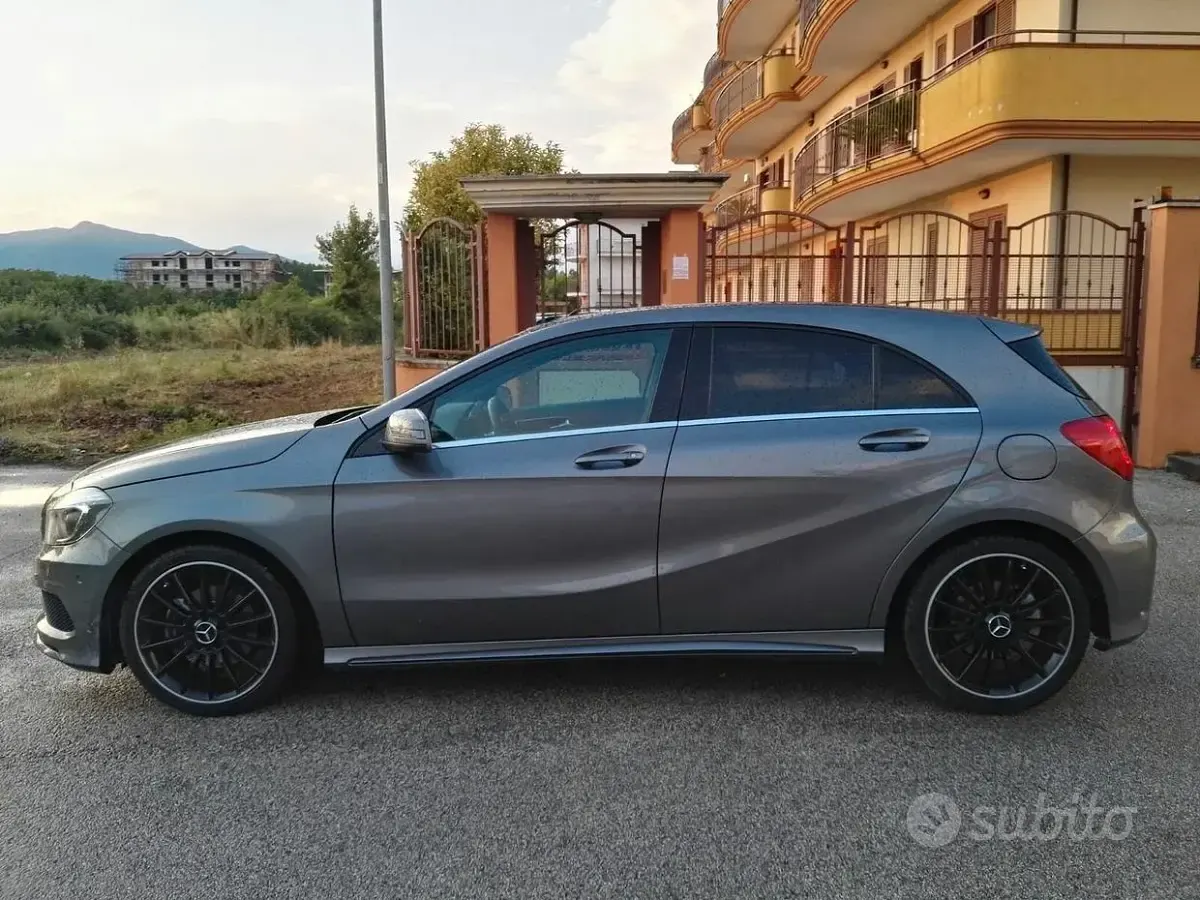 Usata Mercedes 180 AMG 109 CV (80 kW) 2015 Berlina