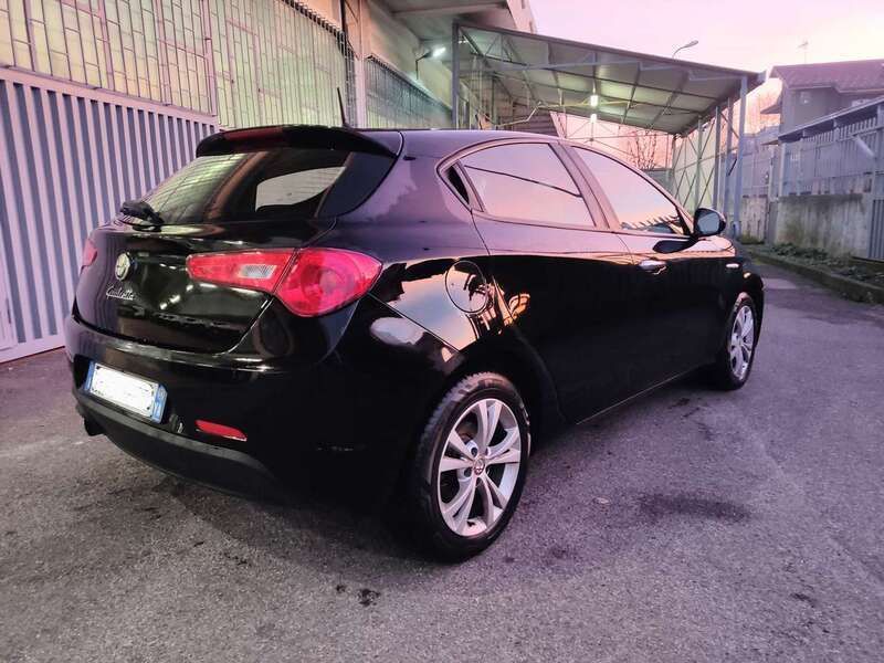 Usata Alfa Romeo Giulietta Distinctive 105 CV (77 kW) 2014 Nero Utilitaria