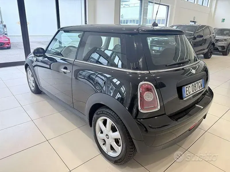 Usata Mini ONE 75 CV (55 kW) 2010 Nero Utilitaria