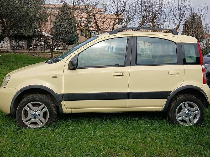 Usata Fiat Panda 4x4 69 CV (50 kW) 2005 Giallo Utilitaria