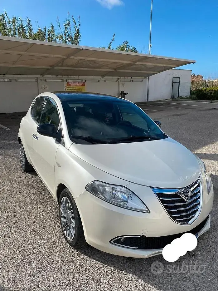 Usata Lancia Ypsilon 95 CV (69 kW) 2011 Bianco Utilitaria