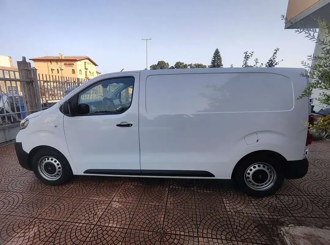 Usata Opel Vivaro-e Combi 144 CV (105 kW) 2025 Bianco Monovolume
