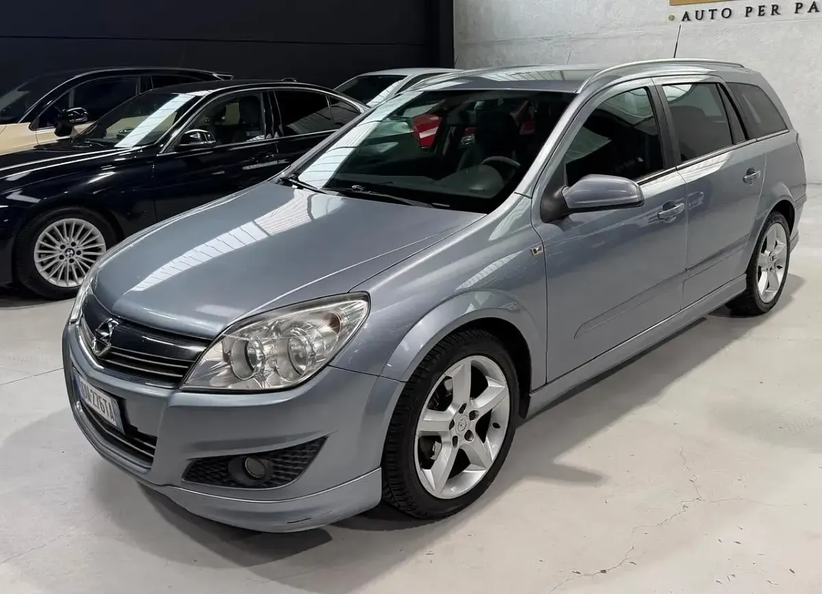 Usata Opel Astra Sport 110 CV (80 kW) 2009 Grigio Station wagon