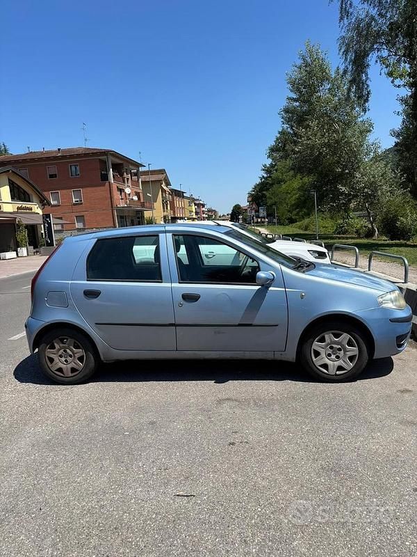 Usata Fiat Punto 69 CV (50 kW) 2005 Utilitaria