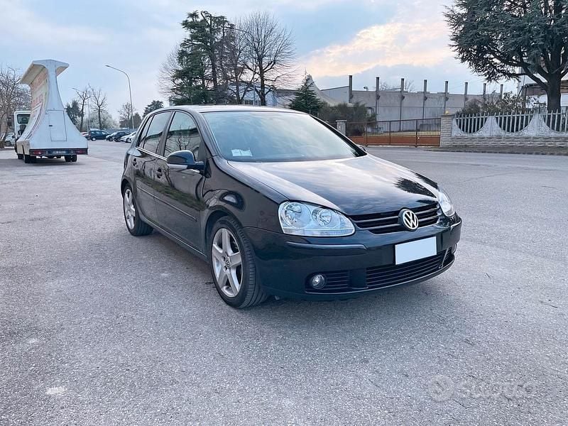 Usata VW Golf V Sportline 105 CV (77 kW) 2007 Nero Berlina