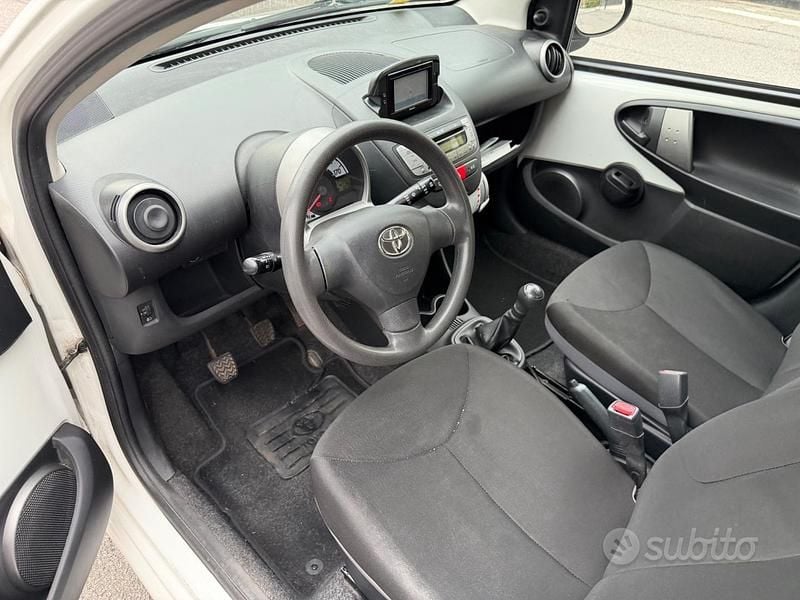 Usata Toyota Aygo Connect Style 68 CV (50 kW) 2013 Grigio Utilitaria