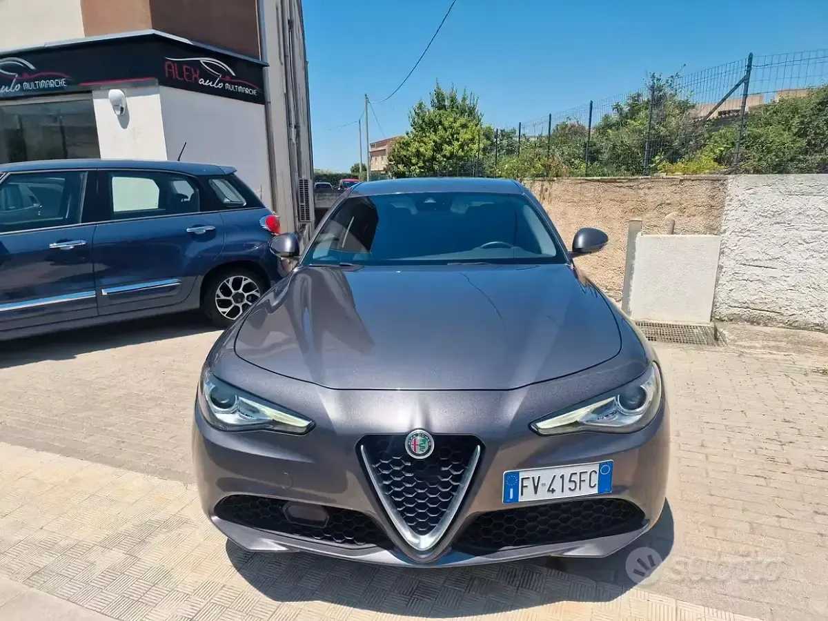Usata Alfa Romeo Giulia Executive 160 CV (117 kW) 2019 Grigio Berlina