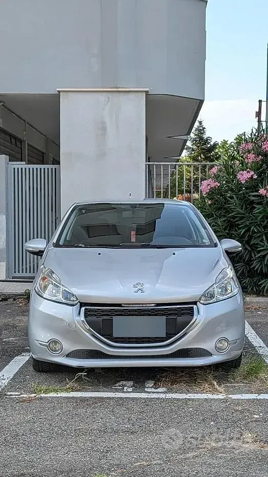 Usata Peugeot 208 Active 68 CV (50 kW) 2012 Grigio Utilitaria