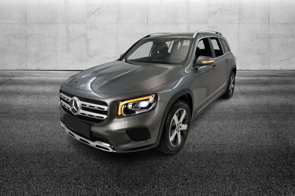 Usata Mercedes GLB180 116 CV (85 kW) 2023 Grigio SUV