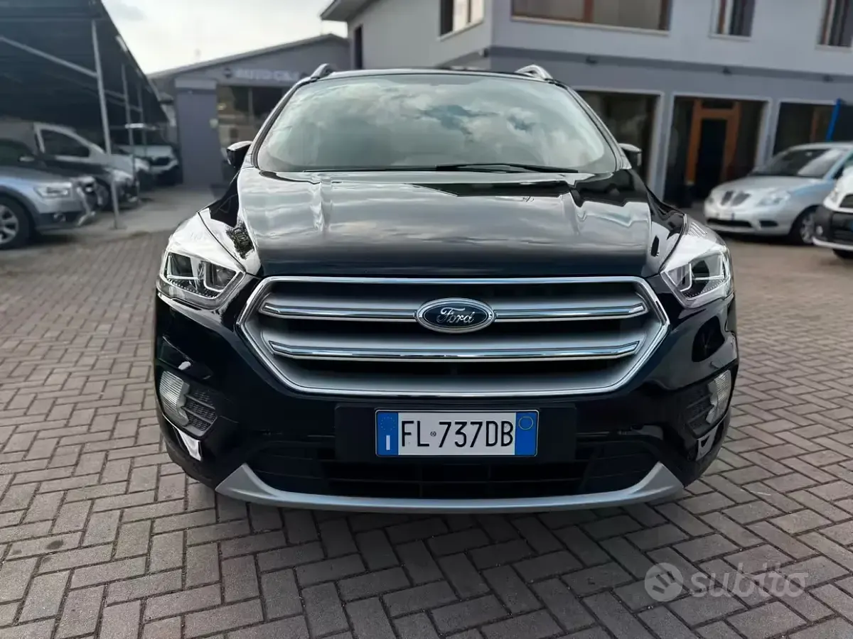 Usata Ford Kuga Titanium 120 CV (88 kW) 2017 Nero SUV
