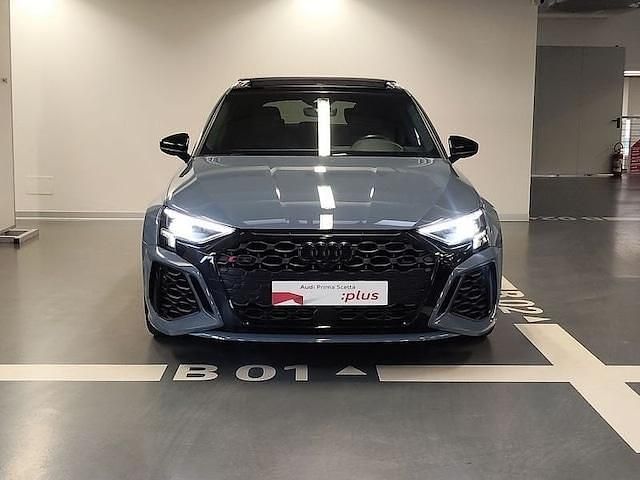 Usata Audi RS3 Sportback Ambiente 400 CV (294 kW) 2024 Grigio kemora metallizzato Utilitaria