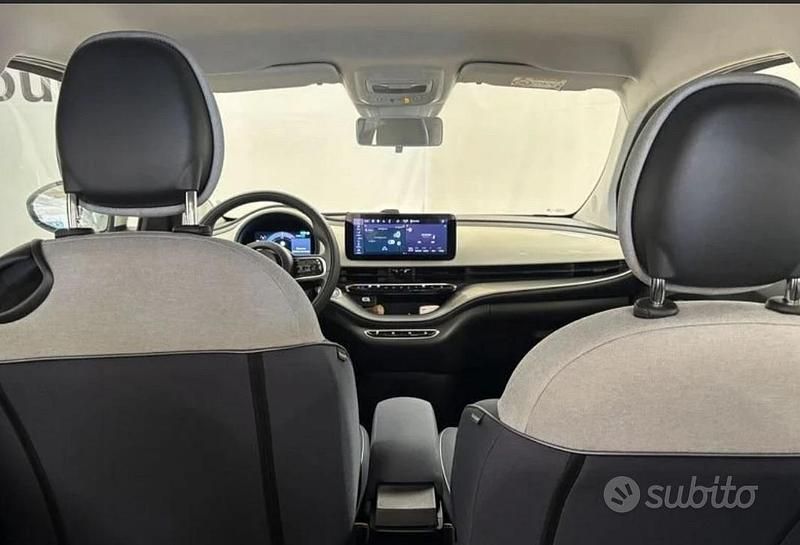 Usata Fiat 500e Icon 42 kW (58 CV) 2023 Bianco Utilitaria