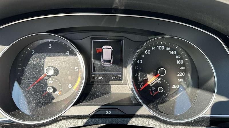 Usata VW Passat Executive 190 CV (139 kW) 2018 Grenadill black Station wagon