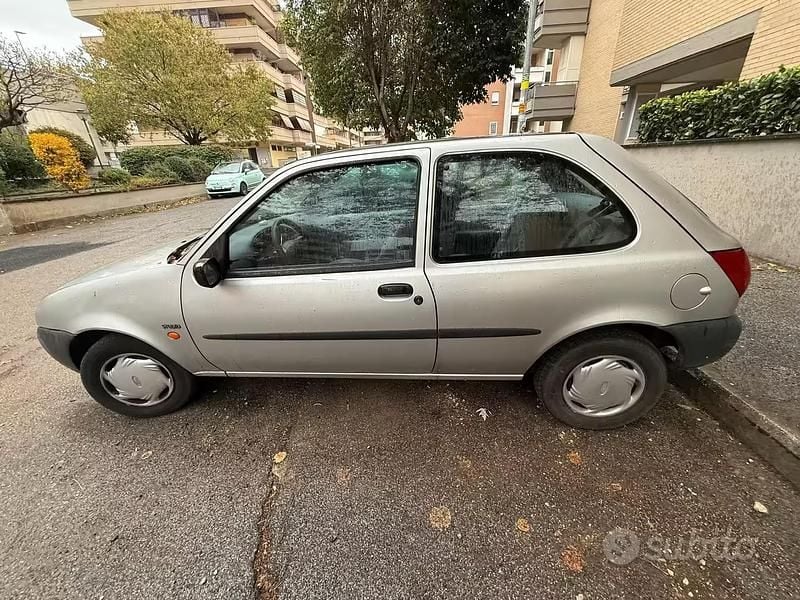 Usata Ford Fiesta 1997 Grigio Utilitaria
