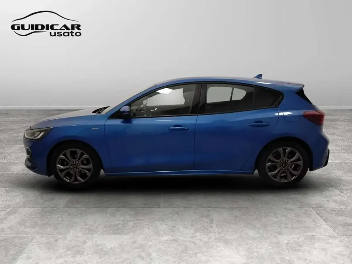 Usata Ford Focus ST-Line 120 CV (88 kW) 2022 Blu elettrico Berlina