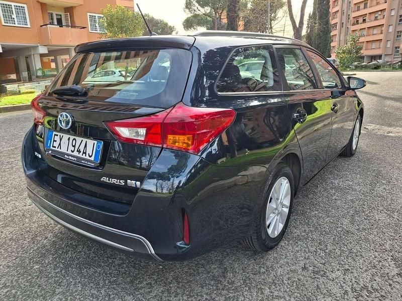 Usata Toyota Auris Hybrid 99 CV (72 kW) 2014 Nero Station wagon