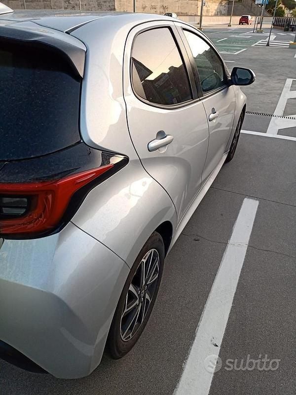 Usata Toyota Yaris 120 CV (88 kW) 2021 Grigio Berlina