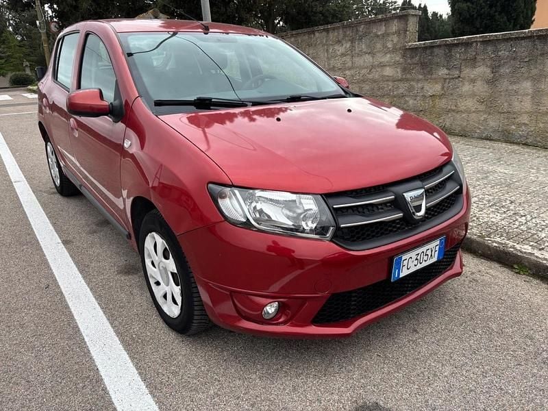 Usata Dacia Sandero Lauréate 74 CV (54 kW) 2016 Arancione Berlina