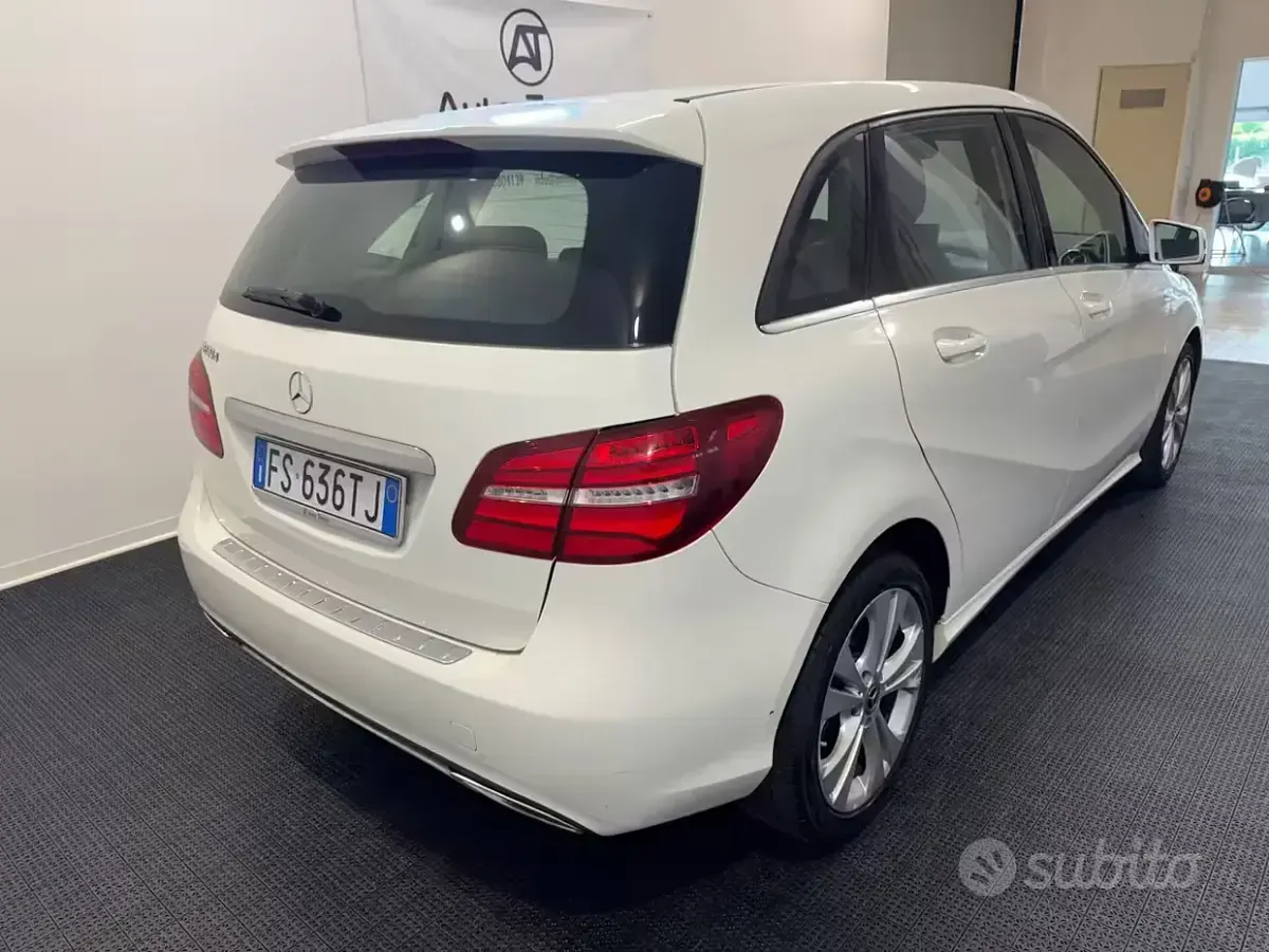 Usata Mercedes B200 Premium 136 CV (100 kW) 2018 Bianco Utilitaria