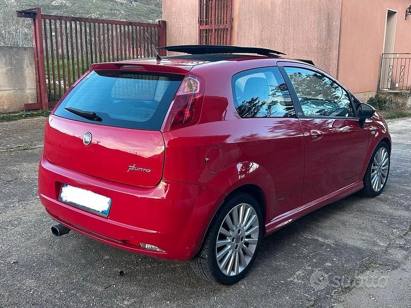 Usata Fiat Grande Punto Sport 90 CV (66 kW) 2010 Rosso Utilitaria