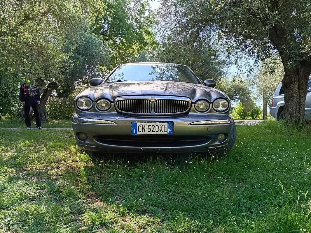Usata Jaguar X-type Classic 131 CV (96 kW) 2004 Grigio Berlina
