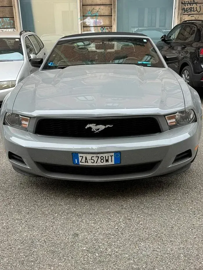 Usata Ford Mustang Convertible 210 CV (154 kW) 2010 Grigio Cabrio