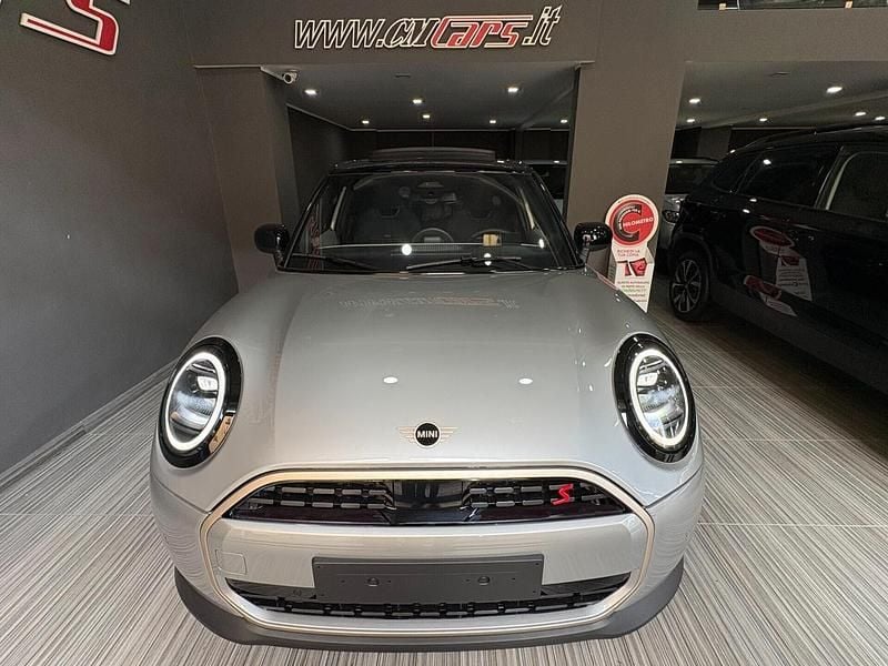 Grigio Nuova 2025 Mini Cooper S Favoured Due volumi | 34.901 € (Buon prezzo) - Immagine 1/4