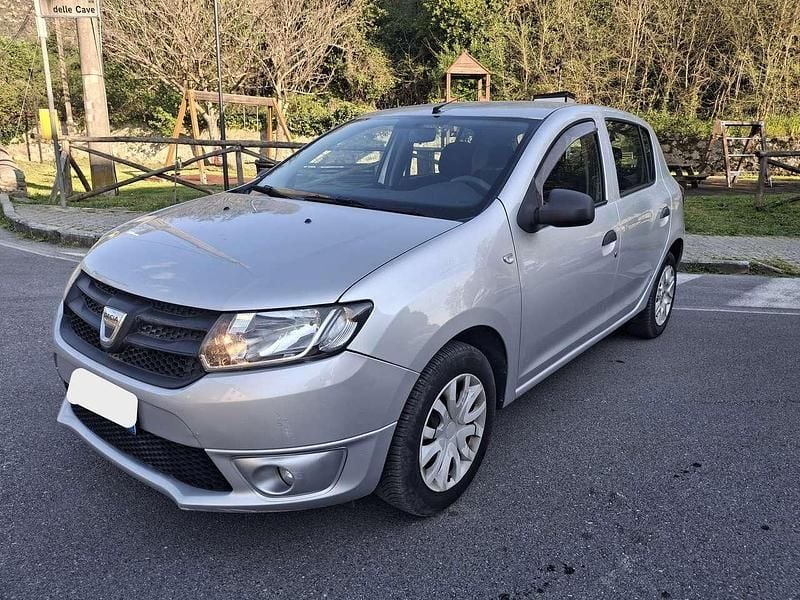 Usata Dacia Sandero 75 CV (55 kW) 2015 Argento Berlina