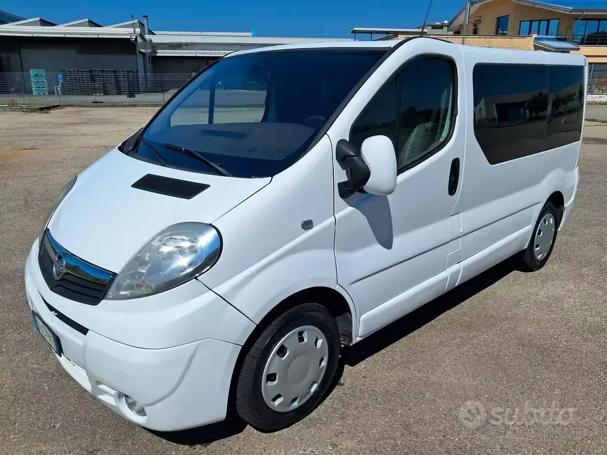 Usata Opel Vivaro 114 CV (83 kW) 2010 Bianco Monovolume