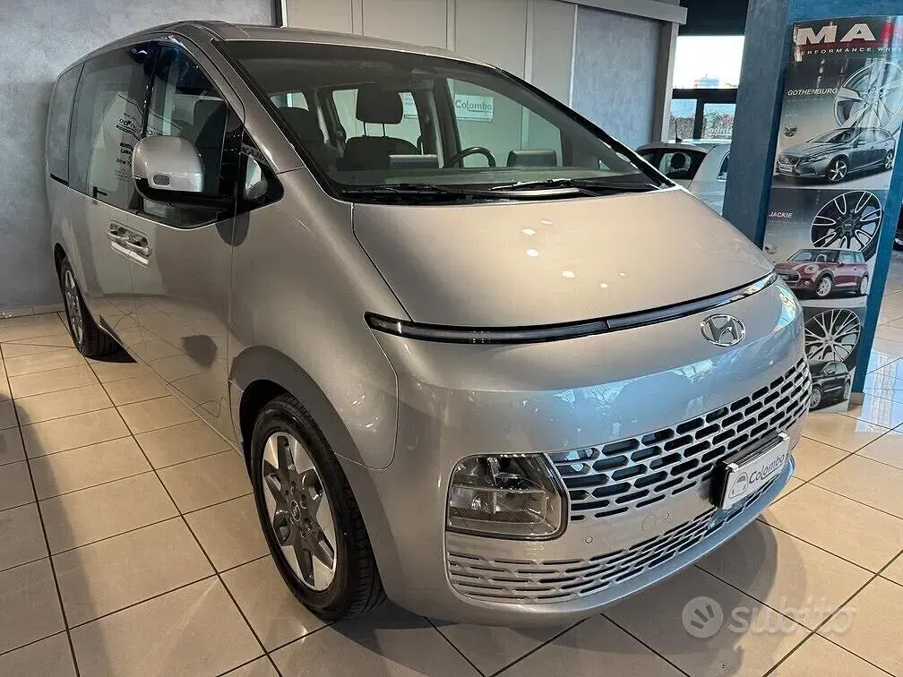Usata Hyundai Staria 177 CV (130 kW) 2023 Grigio Monovolume