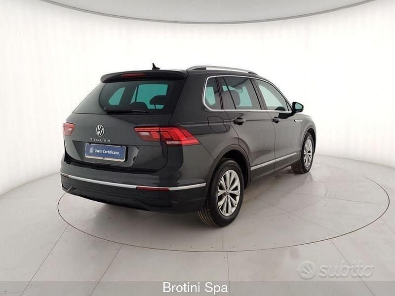 Usata VW Tiguan Life 150 CV (110 kW) 2023 Grigio metallizzato SUV