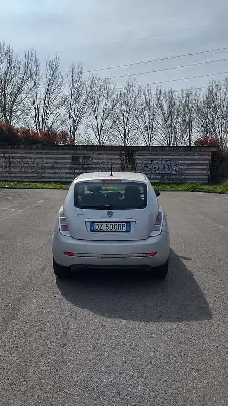 Usata Lancia Ypsilon 60 CV (44 kW) 2010 Utilitaria