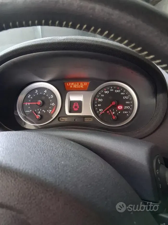 Usata Renault Clio II 58 CV (42 kW) 2008 Grigio Berlina