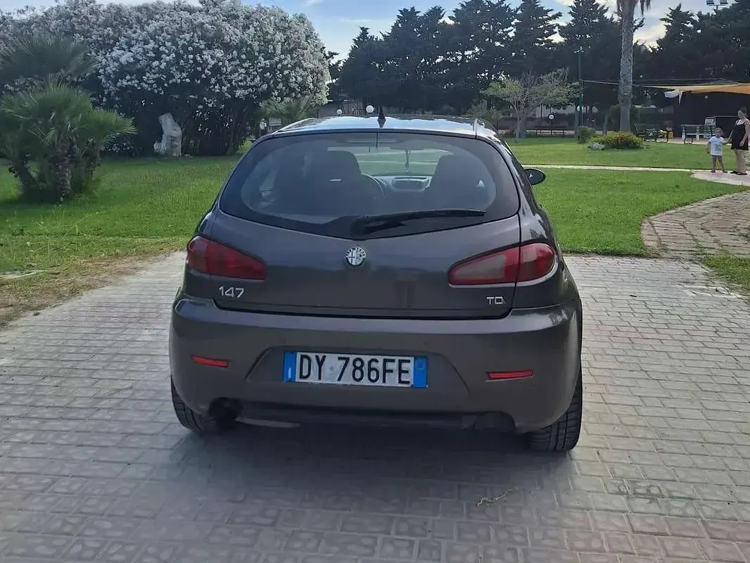 Usata Alfa Romeo 147 Progression 120 CV (88 kW) 2009 Grigio Utilitaria