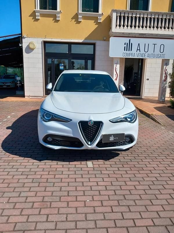 Usata Alfa Romeo Stelvio Business 190 CV (139 kW) 2022 Bianco SUV