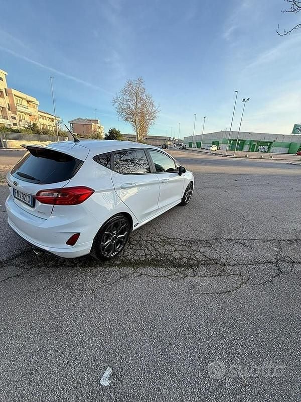 Usata Ford Fiesta ST-Line 95 CV (69 kW) 2018 Bianco Utilitaria
